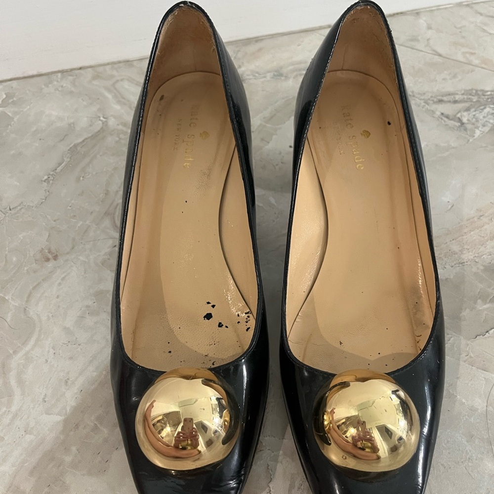 Kate Spade Black and Gold Heels with Elegant Design